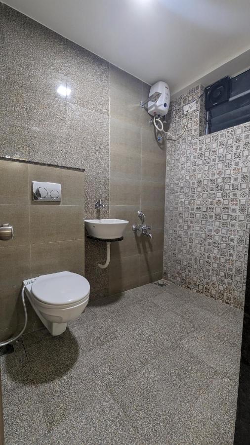 New Hotel Europa Inn Rajkot Exterior photo