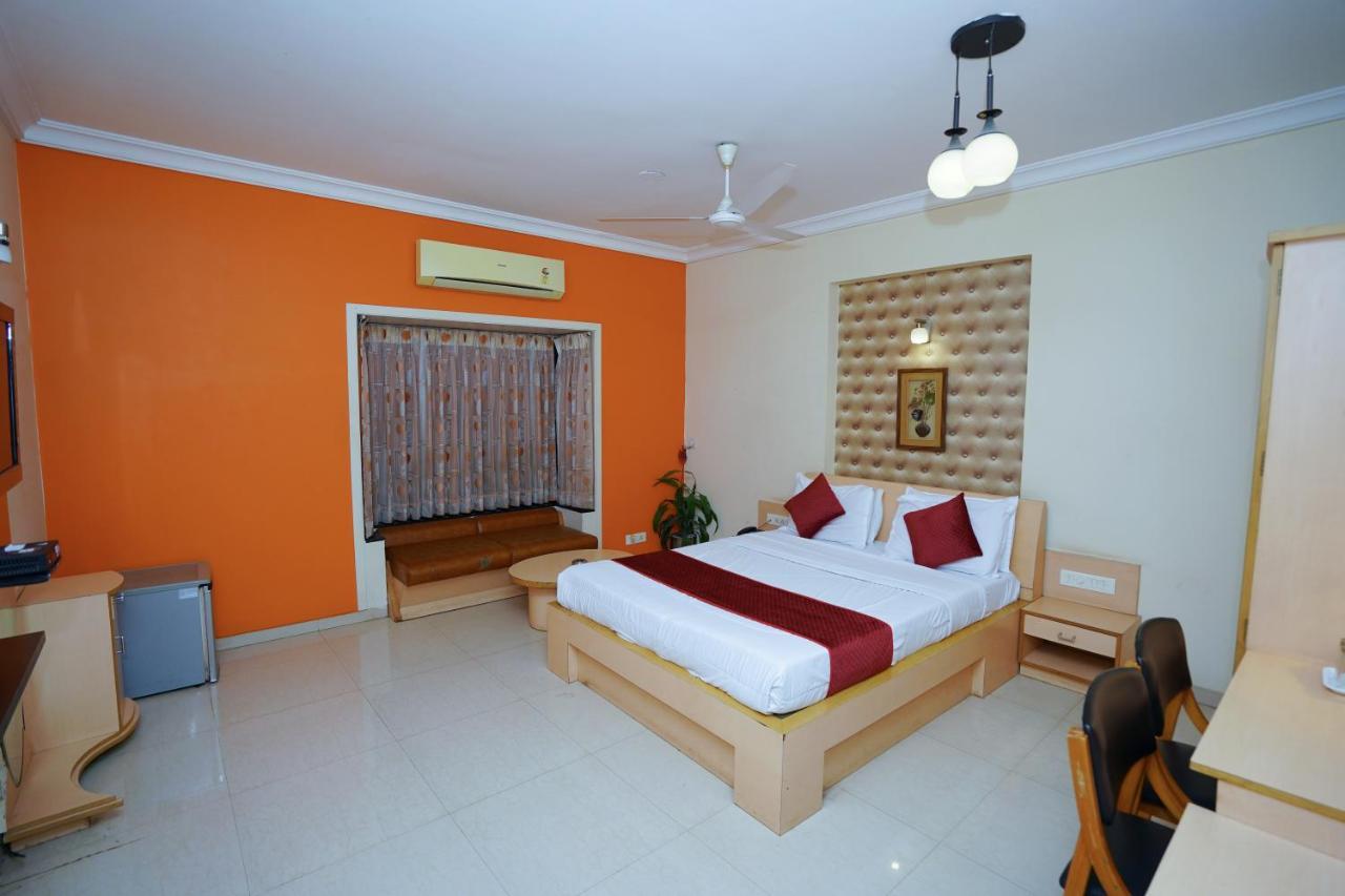 New Hotel Europa Inn Rajkot Exterior photo