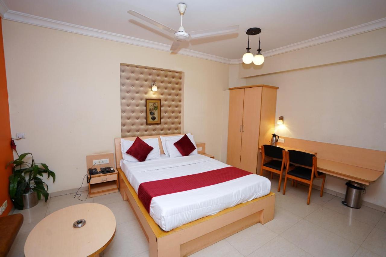 New Hotel Europa Inn Rajkot Exterior photo