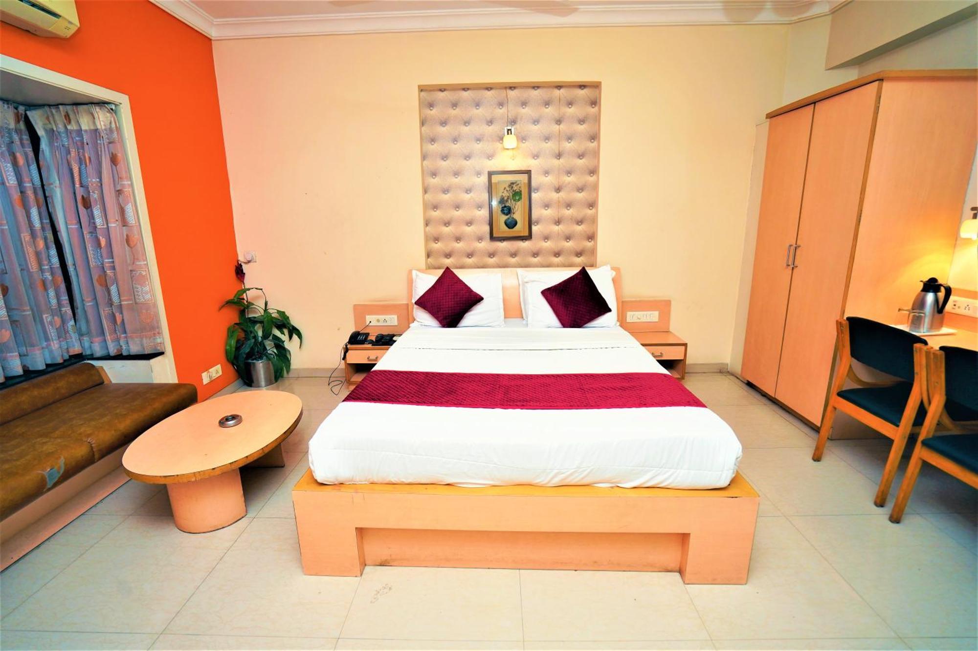 New Hotel Europa Inn Rajkot Exterior photo