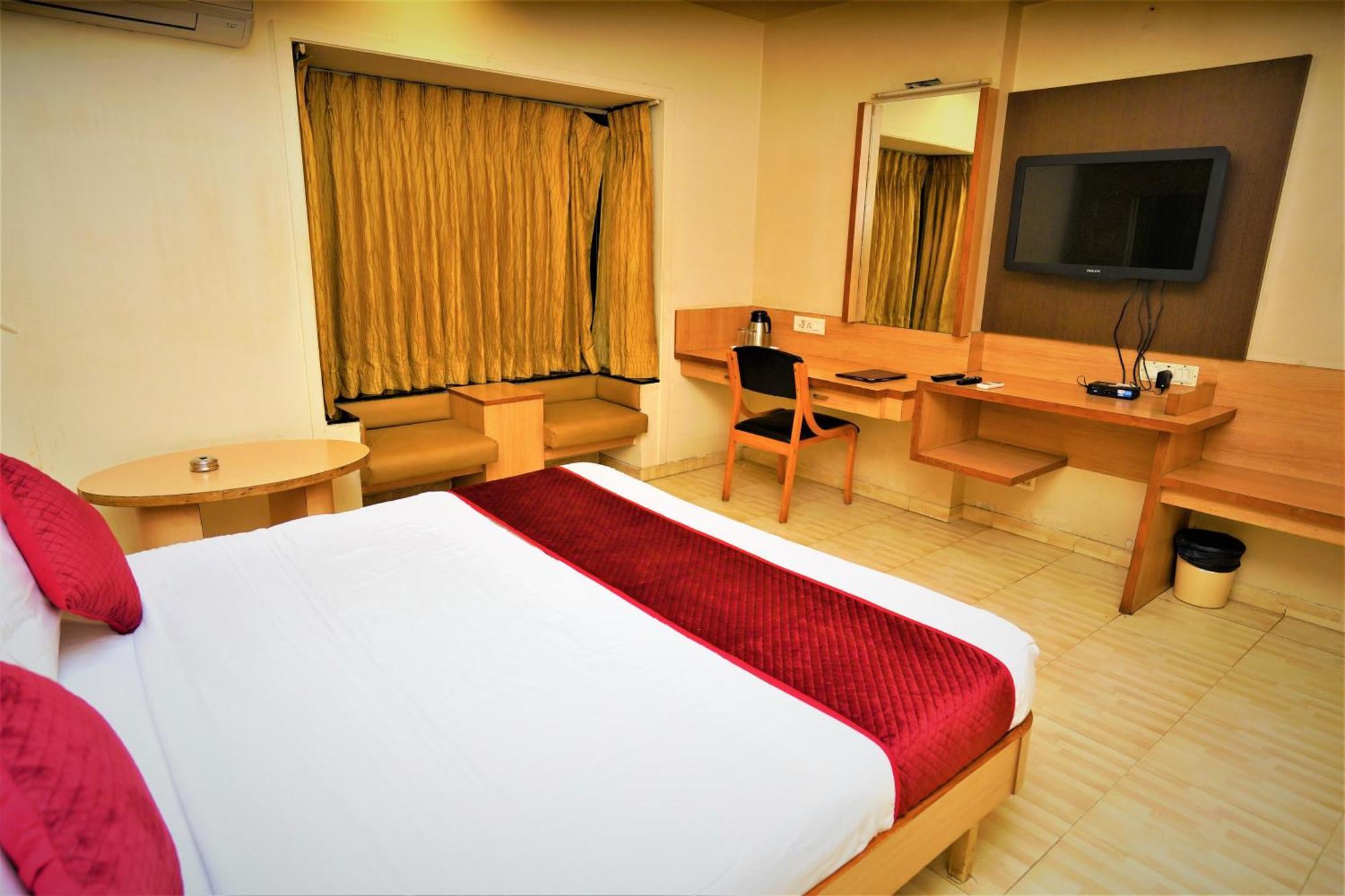 New Hotel Europa Inn Rajkot Exterior photo
