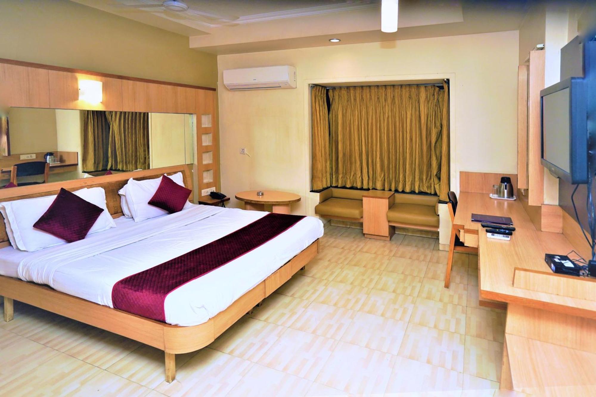New Hotel Europa Inn Rajkot Exterior photo